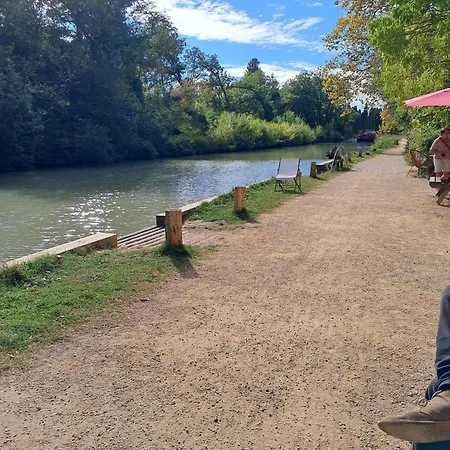Au Bord Du Canal Du Midi אתר קמפינג קרקסון